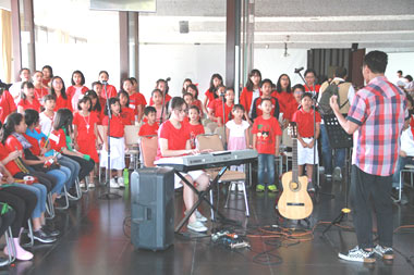 Peringatan HUT RI ke-74 - Memeriahkan dengan Aneka Kegiatan